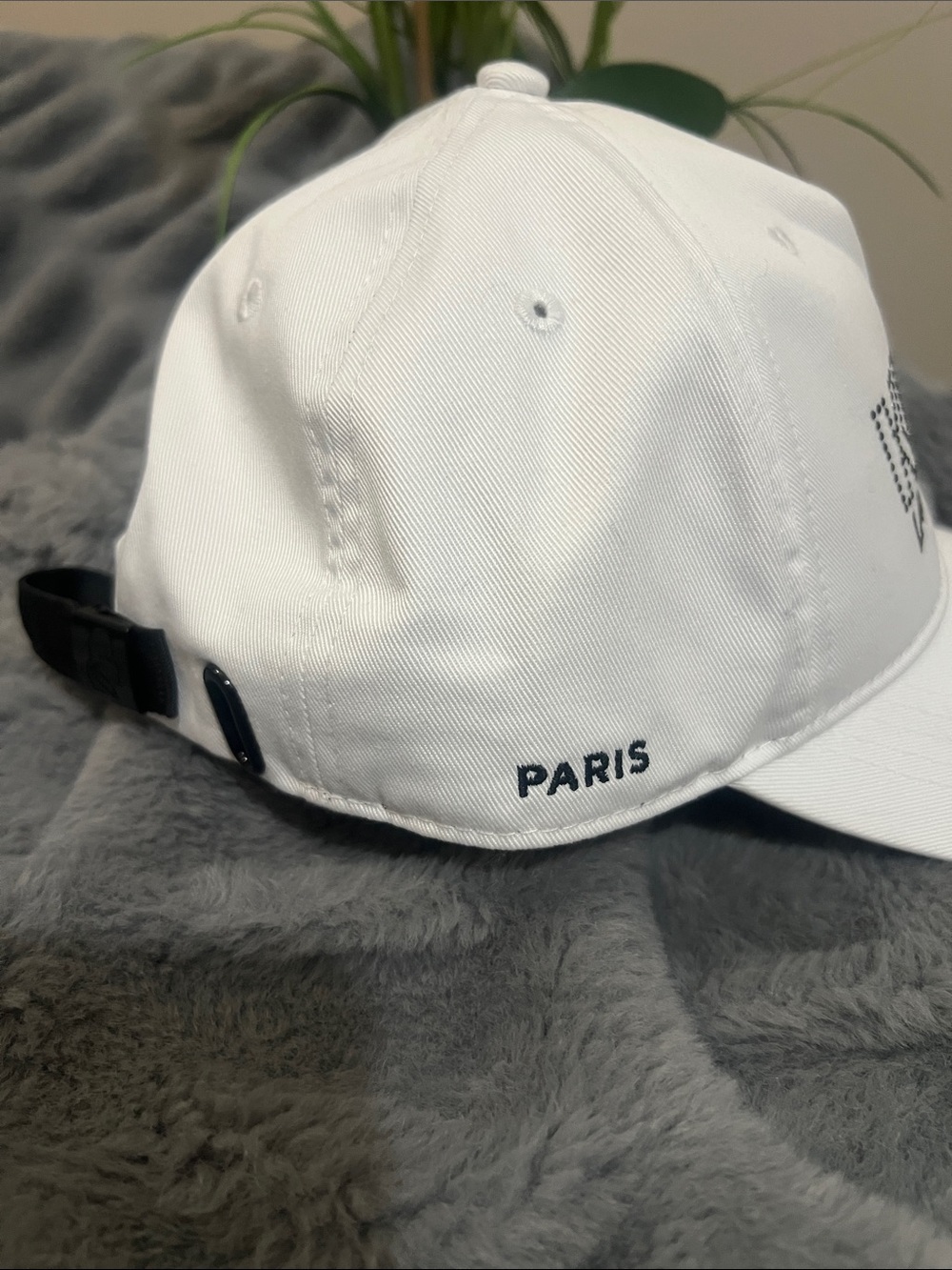 Karl Lagerfeld White Baseball Cap with Black Logo Studs NWT retail $65 - Picture 2 of 6